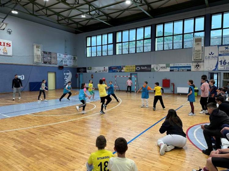 Στη Νάουσα το χάντμπολ έχει μέλλον... -Πάνω από 200 μαθητές δημοτικού έλαβαν μέρος στο τουρνουά του Ζαφειράκη!