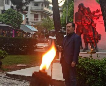 «Φλόγα Μνήμης» άναψε στη Νάουσα για τη Γενοκτονία των Ελλήνων του Πόντου