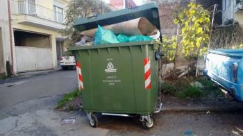 Έξτρα κάδους απορριμμάτων τοποθέτησε ο Δήμος Νάουσας στο κέντρο της πόλης