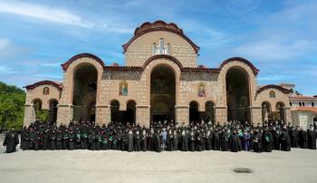 Πλήθος μοναχών και μοναζουσών στο Ι’ Μοναχικό Συνέδριο
