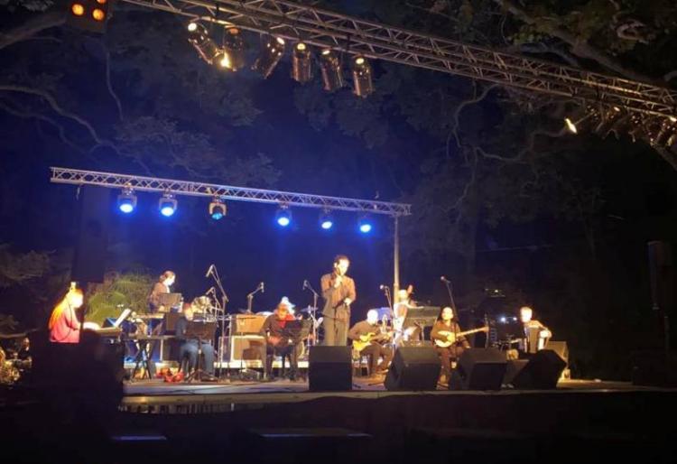Στον υπέροχο κόσμο της μουσικής του Μίκη Θεοδωράκη «ταξίδεψε» το κοινό της Νάουσας στις «Γιορτές Νερού» στο άλσος του Αγίου Νικολάου