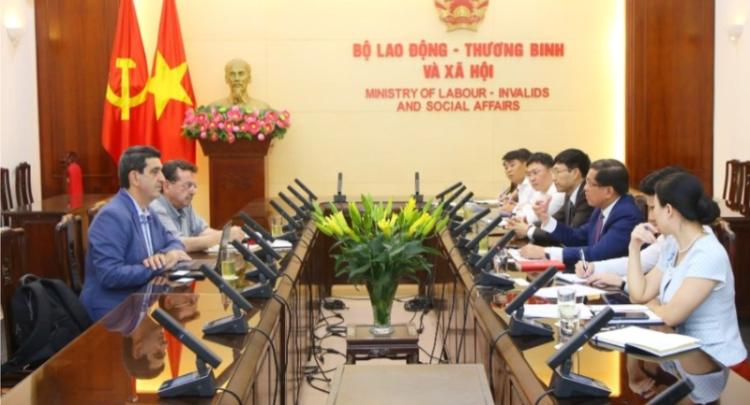 Επίσκεψη του Χ. Γιαννακάκη και του Μ. Κορασίδη στα Υπ. Εργασίας της Ταϊλάνδης και του Βιετνάμ : Προχωρούν οι διαδικασίες για τη μετάκληση εργατών γης