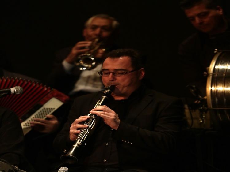 Παραδοσιακό Γλέντι με γρεβενιώτικα νουμπέτια, βλάχικα τραγούδια και χορούς της Μακεδονίας με το Χρήστο Ντάγκαλα και την ορχήστρα του Δ. Παράσχου