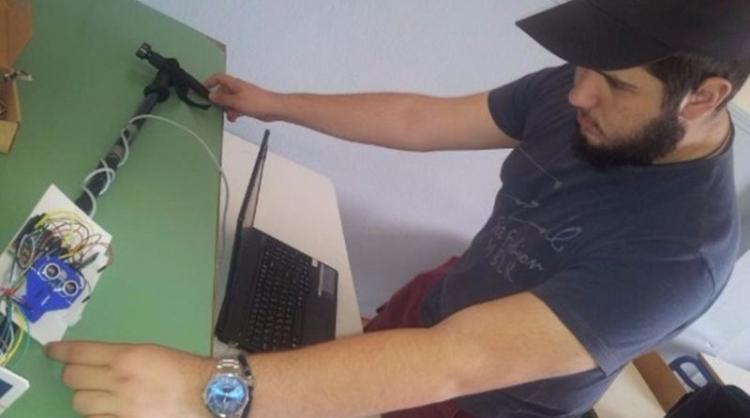 16χρονος από την Ημαθία κατασκεύασε το πρώτο «έξυπνο μπαστούνι» για τυφλούς