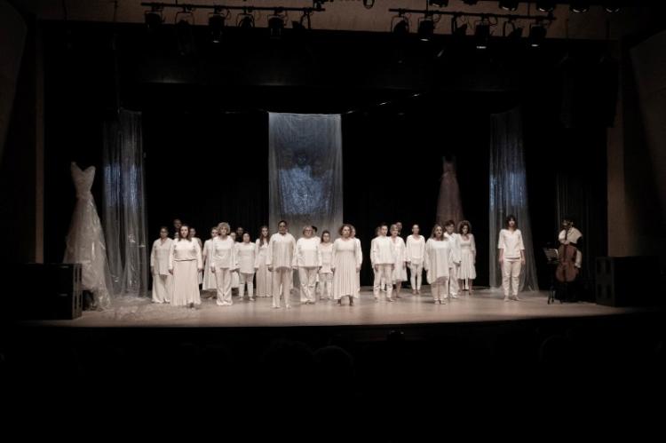 Θεατρικό δρώμενο «Φωνές γυναικών» από την θεατρική ομάδα ΘΕΡΩΣ της ΚΙΝΗΜΑΤΟΔΡΑΣΙΣ