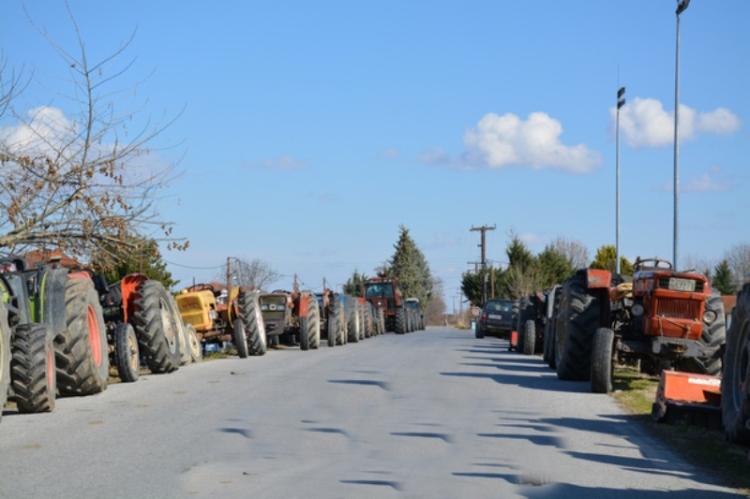 Κλιμακώνουν τις κινητοποιήσεις οι αγρότες - Κάθοδος με τρακτέρ στην Agrotica