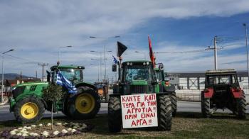 Σκληραίνουν τη στάση τους οι αγρότες : Κλείνουν τις Εθνικές οδούς, τρακτέρ και στην Αθήνα