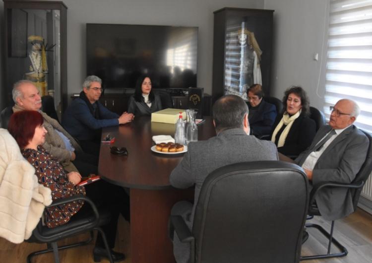 Συνεργασία και αδελφοποίηση συζητήθηκαν στην επίσκεψη του πρέσβη της Κούβας Aramis Fuente Hernandez στο δήμαρχο Νάουσας Νίκο Κουτσογιάννη
