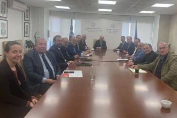 Συνάντηση Χατζηδάκη με εκπροσώπους Επιμελητηρίων για τη διασύνδεση με POS