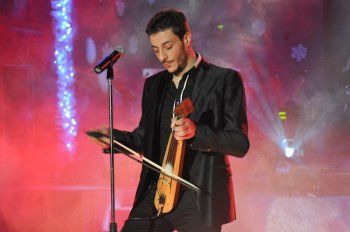 Ποντιακή μουσική με έντονο ερωτικό στοιχείο υπόσχεται σήμερα στην Πατρίδα ο Θ. Πουταχίδης