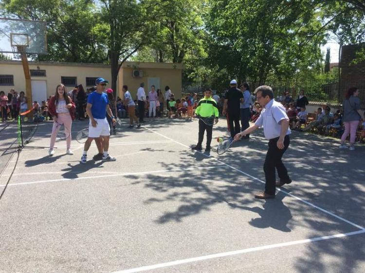 Επίσκεψη του γενικού γραμματέα Αθλητισμού Ιουλίου Συναδινού σε δημοτικά σχολεία ΡΟΜΑ στην Αλεξάνδρεια