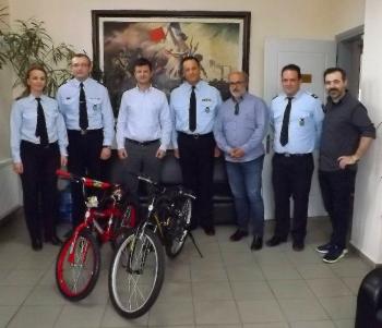 Δωρεά ποδηλάτων από τον ΤΟΒ στο Τμήμα Τροχαίας Βέροιας