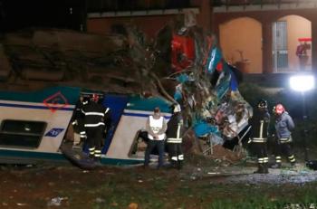 Δύο νεκροί, πολλοί τραυματίες από σύγκρουση τρένου με φορτηγό στην Ιταλία