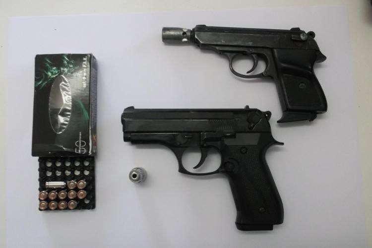 Σε στοχευμένους ελέγχους για παράνομη κατοχή όπλων κατασχέθηκαν 25 πιστόλια και 4.000 σφαίρες