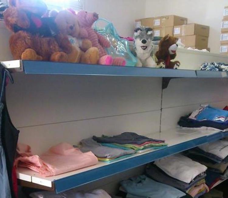 Το Κοινωνικό Παντοπωλείο του Δ.Αλεξάνδρειας συγκεντρώνει και διαθέτει Βρεφικά Είδη, Παιδικά και Εφηβικά Ρούχα και Παπούτσια