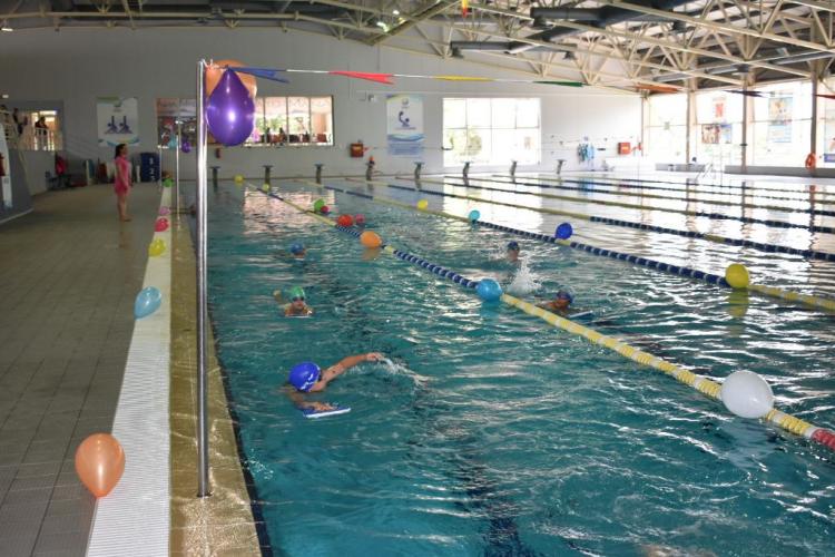 1η γιορτή κολύμβησης δημοτικών σχολείων στο Δημοτικό Κολυμβητήριο της Νάουσας