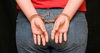 Σύλληψη 26χρονης στην Αλεξάνδρεια για κλοπή ποροφολιού και κατοχή ναρκωτικών δισκίων